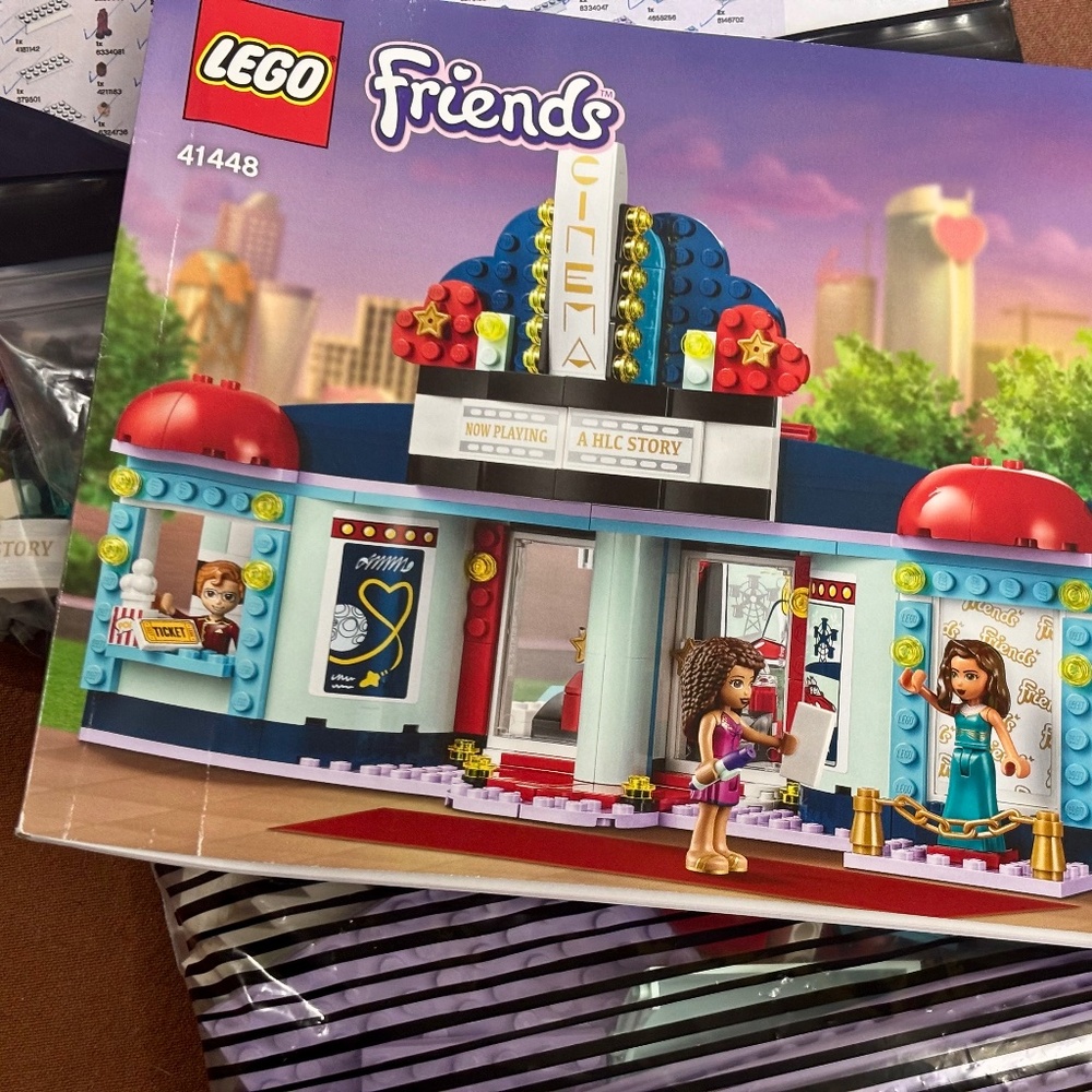 Pre-assembled LEGO Friends "Heartlake City Movie Theater" 41448